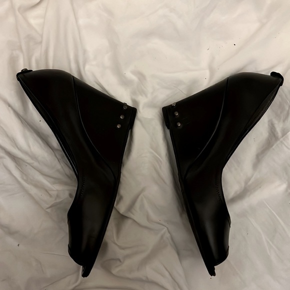 Stuart Weitzman studded wedge heels size 9.5 - Picture 2 of 5